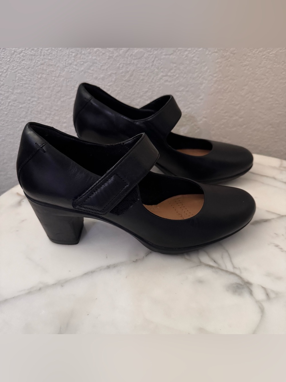Clarks Artisan Leather Emme Mary Jane Velcro strap 7.5 beautiful 2.5 comfy heel - Picture 6 of 10